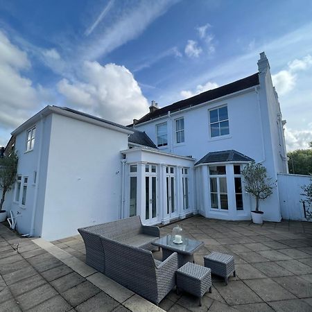 Willow House, Georgian Property In Шепъртън Екстериор снимка