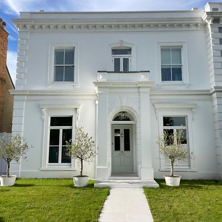 Willow House, Georgian Property In Шепъртън Екстериор снимка