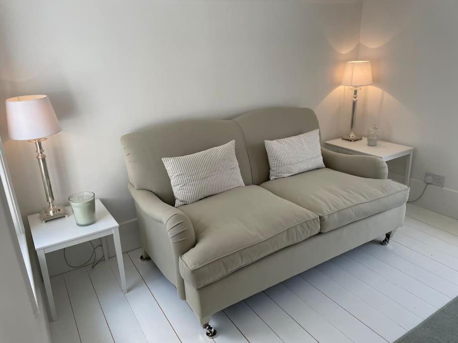 Willow House, Georgian Property In Шепъртън Екстериор снимка