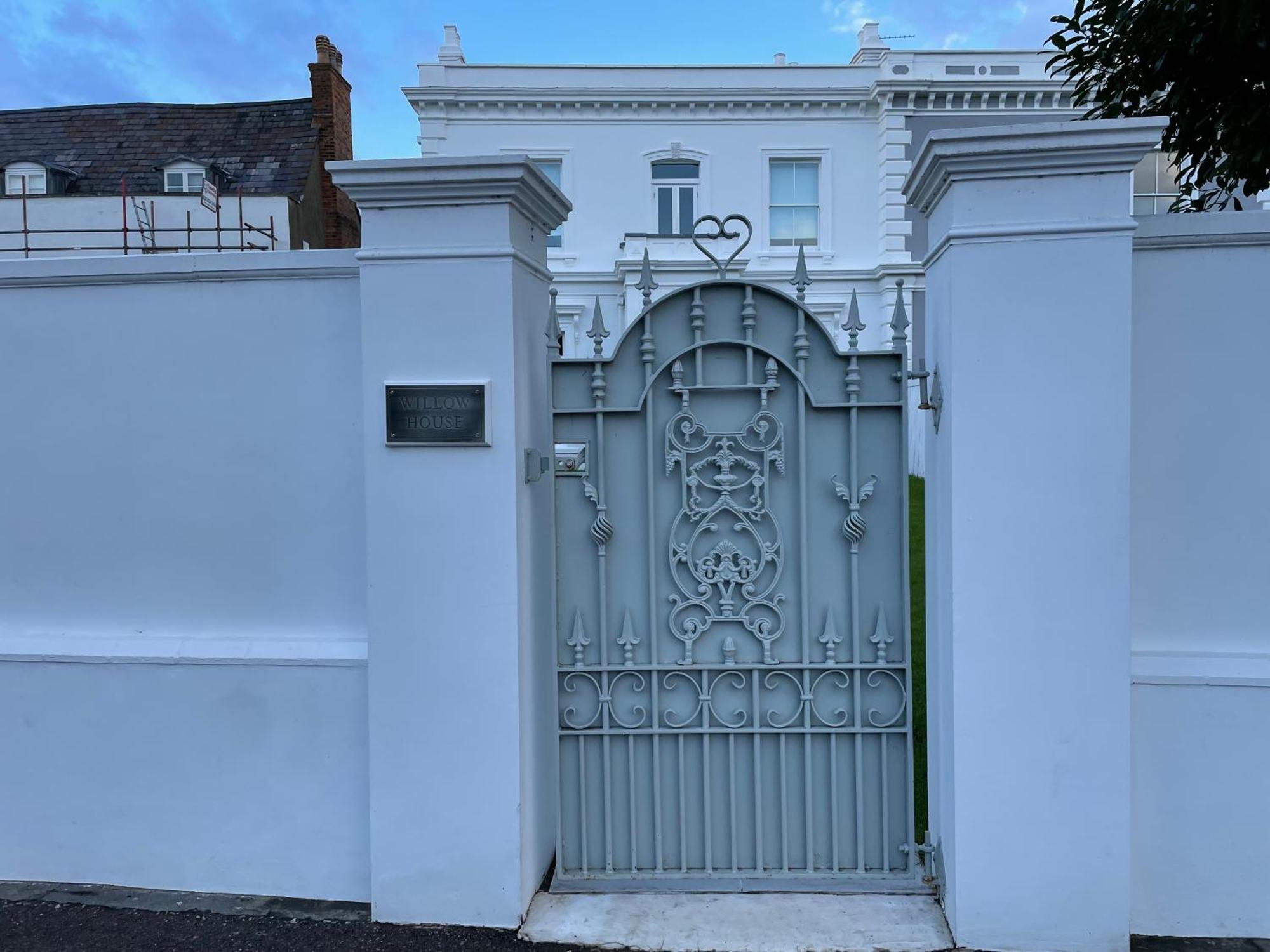 Willow House, Georgian Property In Шепъртън Екстериор снимка