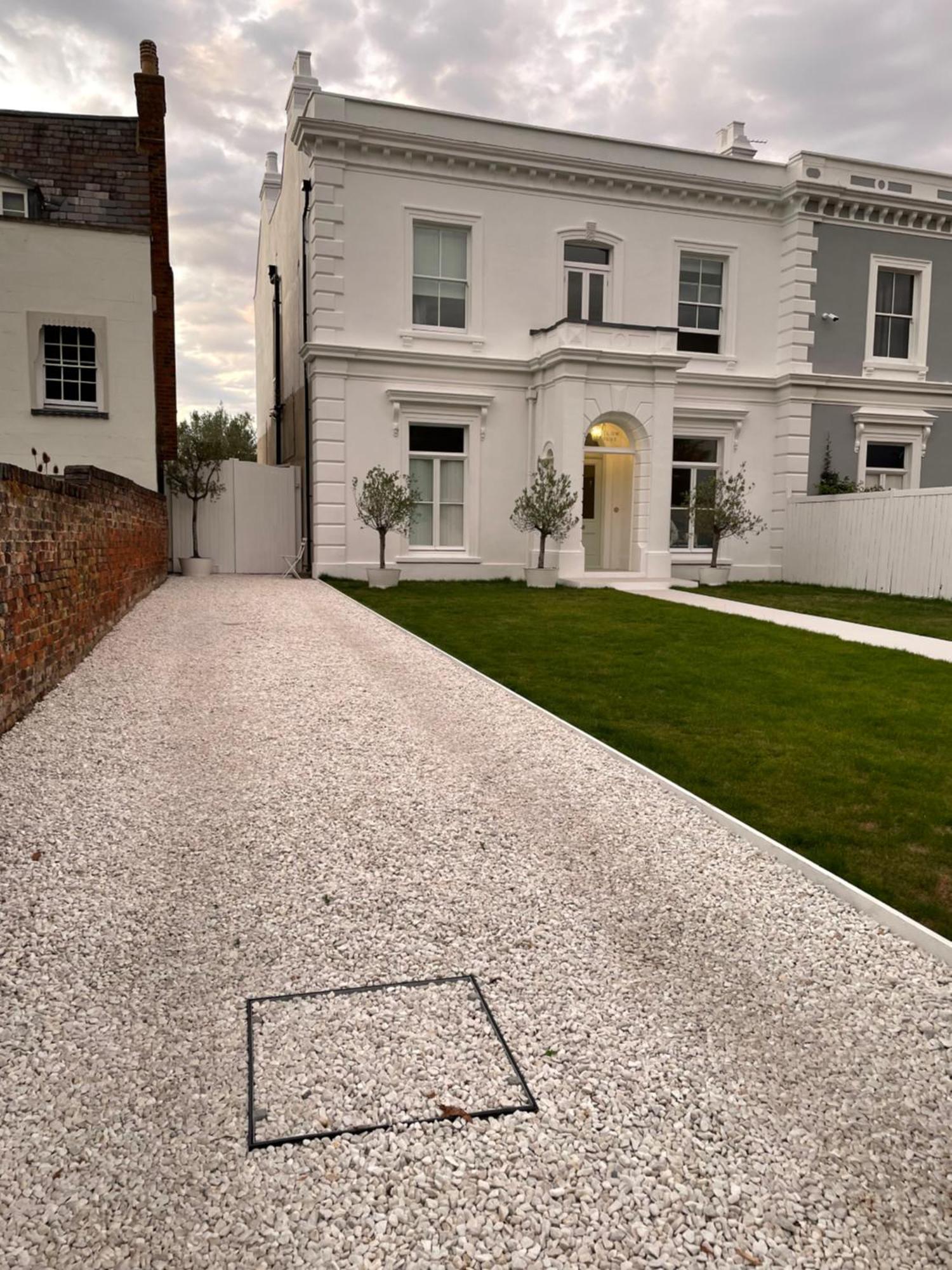 Willow House, Georgian Property In Шепъртън Екстериор снимка