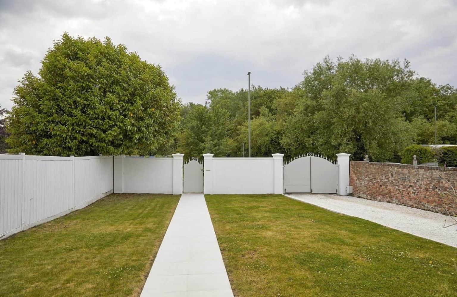 Willow House, Georgian Property In Шепъртън Екстериор снимка