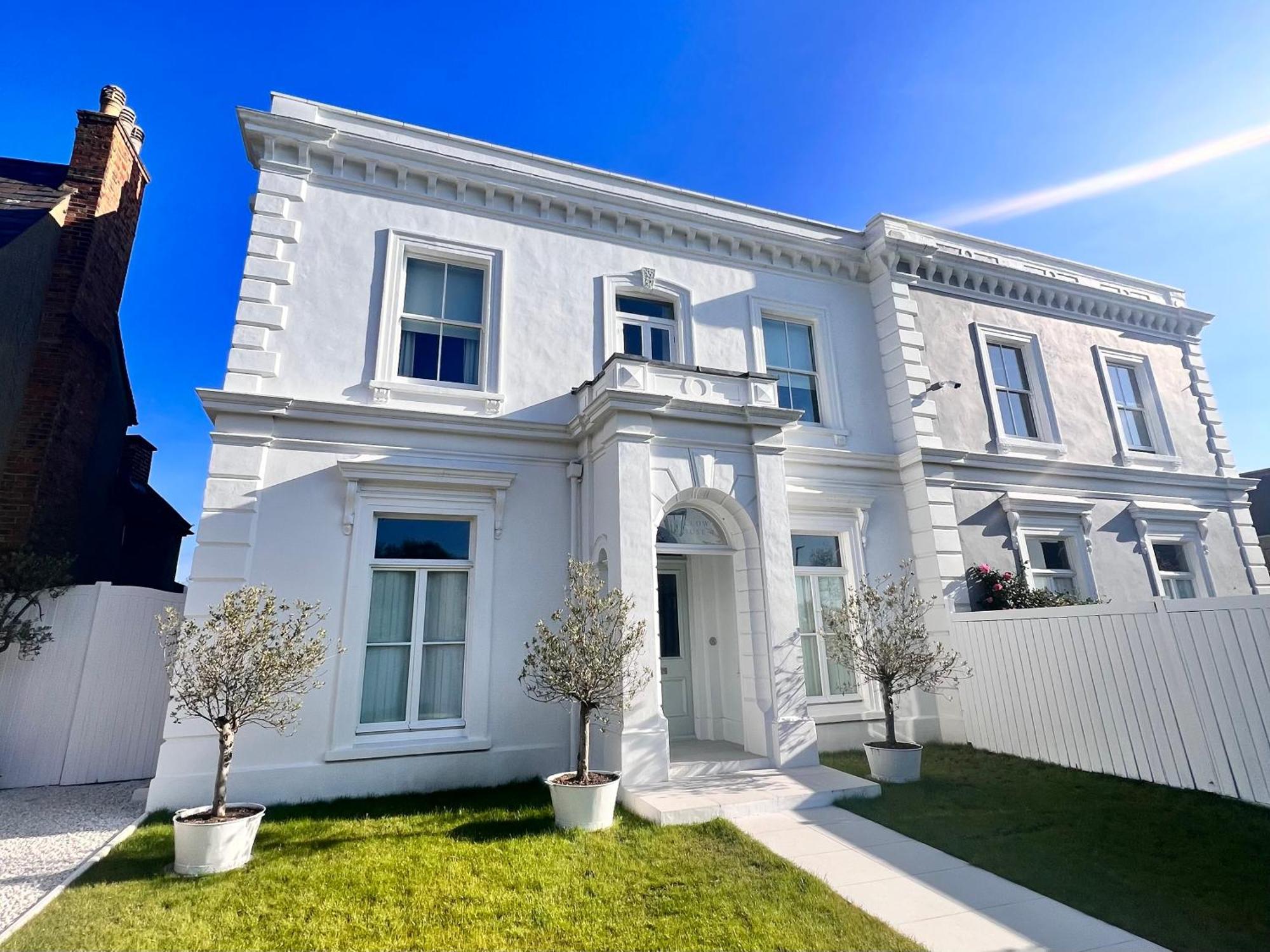Willow House, Georgian Property In Шепъртън Екстериор снимка